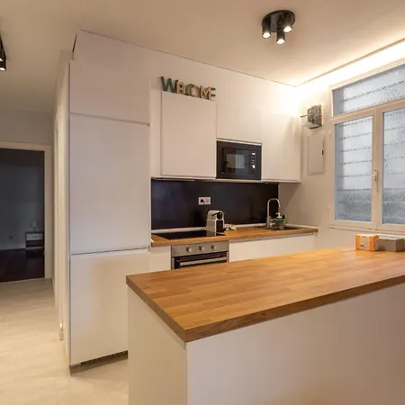 New Center アパート *